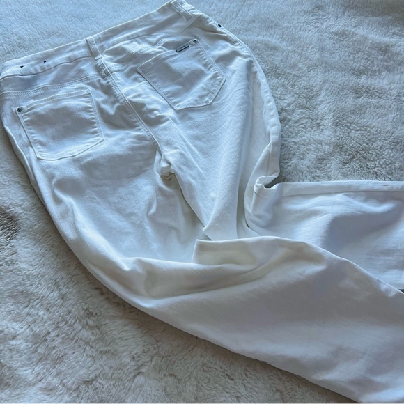 Chico’s White Jeweled Embellished Girlfriend Crop Jeans – Size 1.5 (US 10–12) - Picture 4 of 9